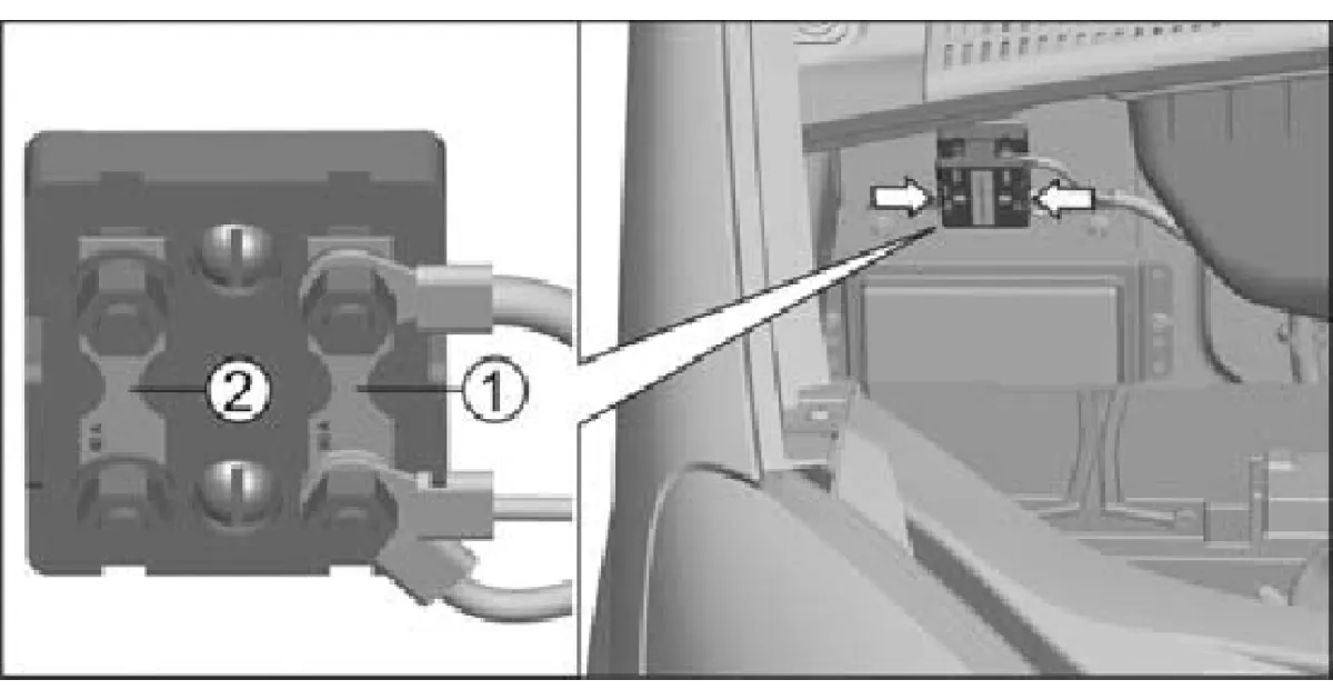 Блок силовых предохранителей в моторном отделении в автомобиле GAZel Next с бензиновым двигателем